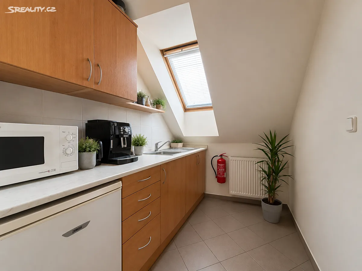 Pronájem kanceláře 62 m² – další
