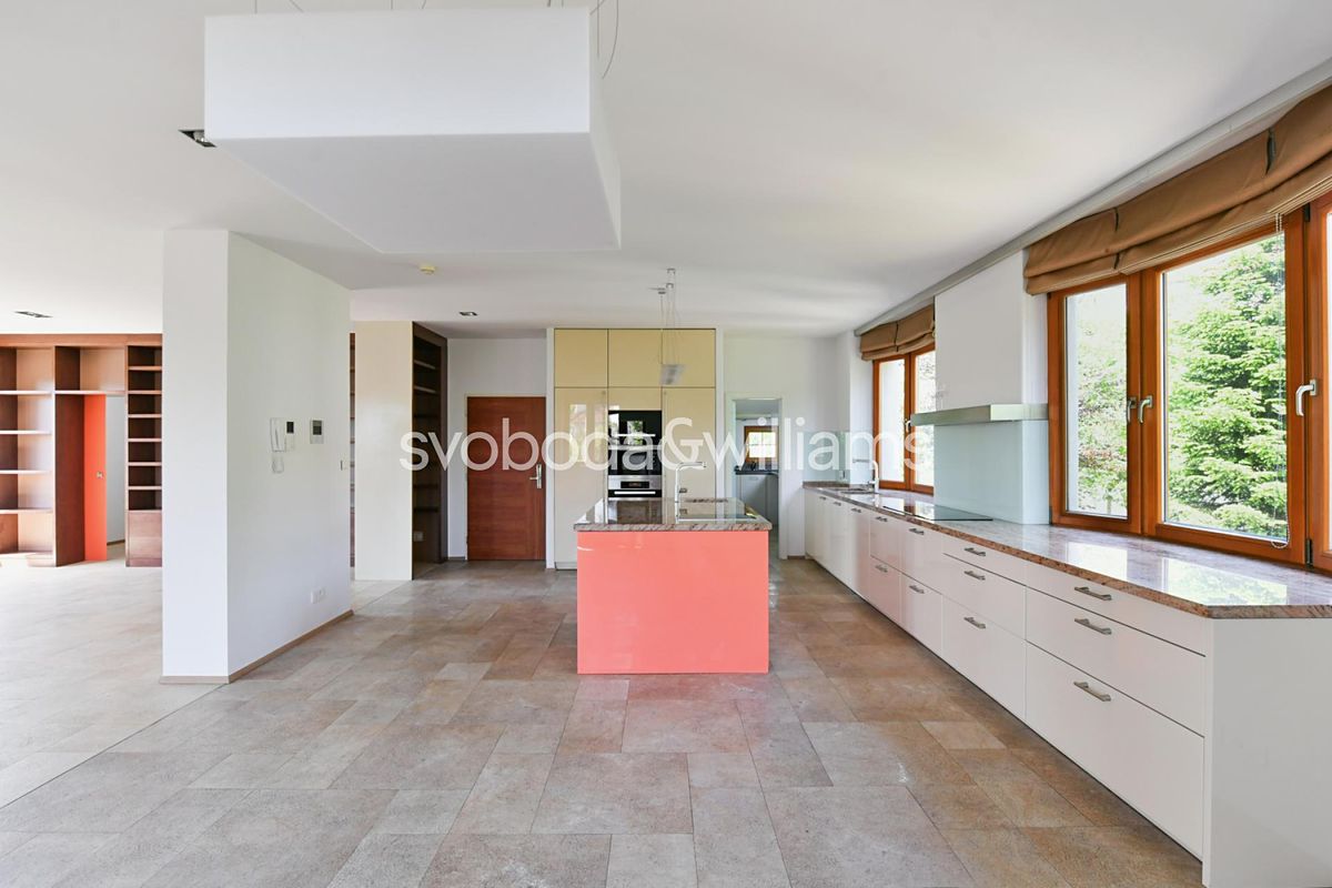 Prodej rodinného domu 1064 m², pozemek 1324 m² – fotografie 5