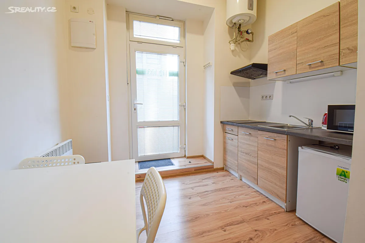 Pronájem bytu 1+kk 23 m² – pohled 2