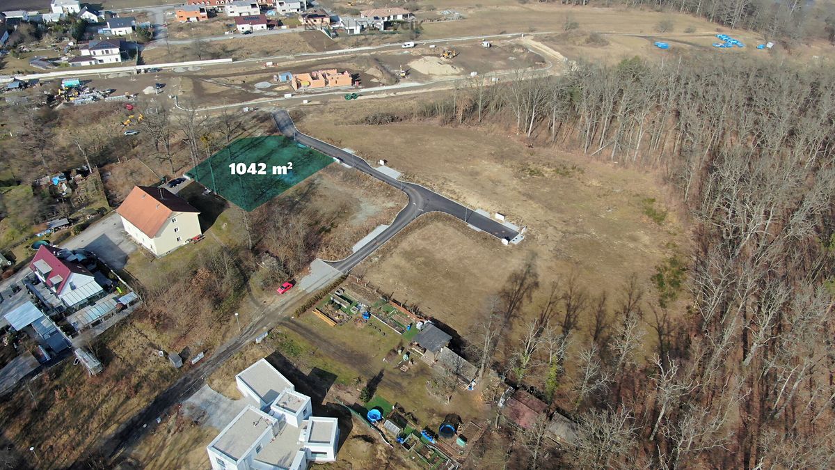 Prodej stavebního pozemku 1042 m² – fotografie 3
