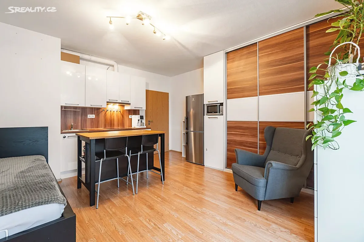 Prodej bytu 1+kk 94 m², Ječná