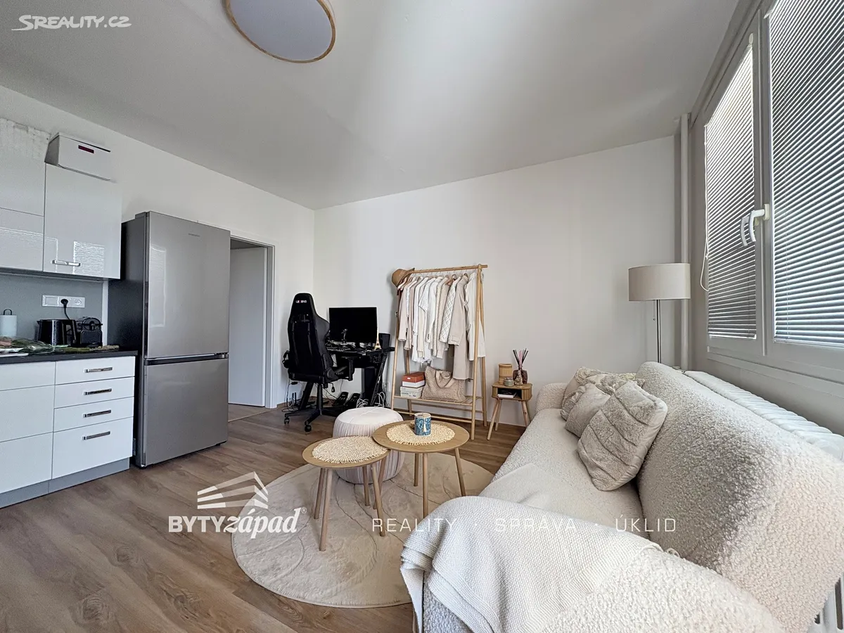 Pronájem bytu 1+kk 22 m² – pohled 3