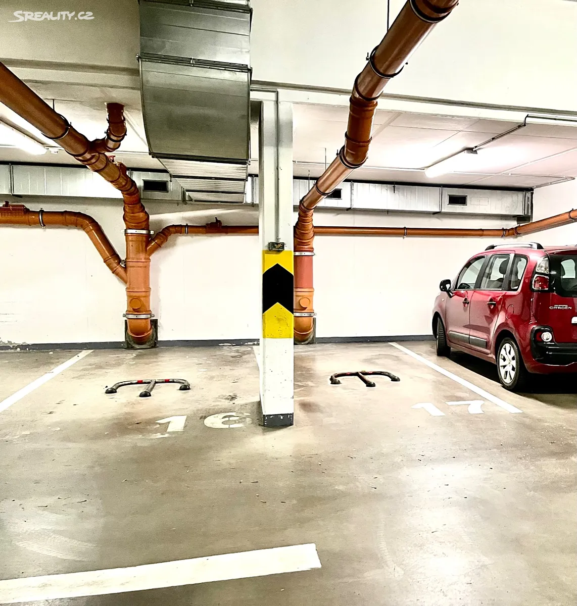 Pronájem garážového stání 13 m² – pohled 3