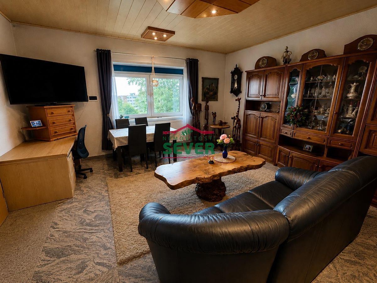 Prodej rodinného domu 220 m², pozemek 1698 m² – fotografie 2