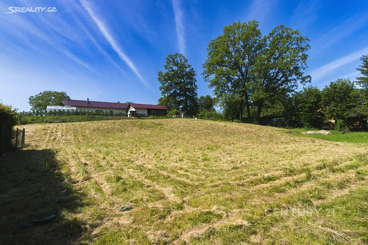 Prodej stavebního pozemku 1776 m² – pohled 2