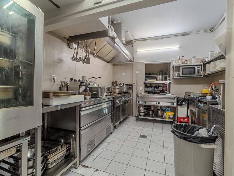 Prodej komerčního prostoru, 180 m² (12 z 13)