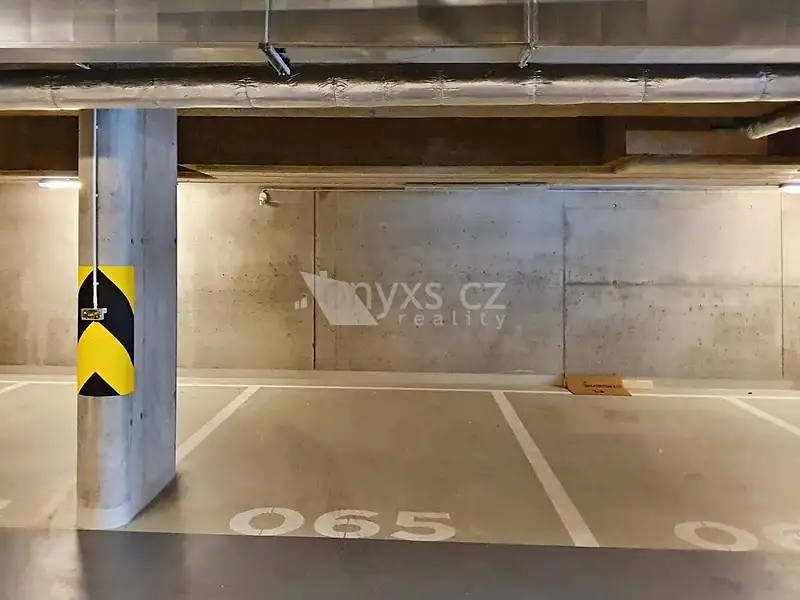 Prodej garážového stání 15 m², Praha – náhled fotky 1