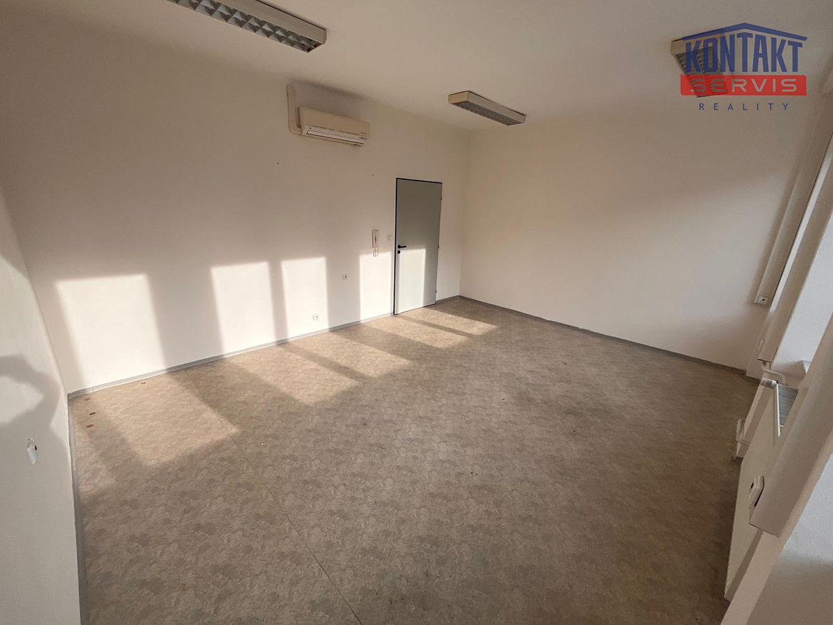 Pronájem kanceláře 15 m² – fotografie 2