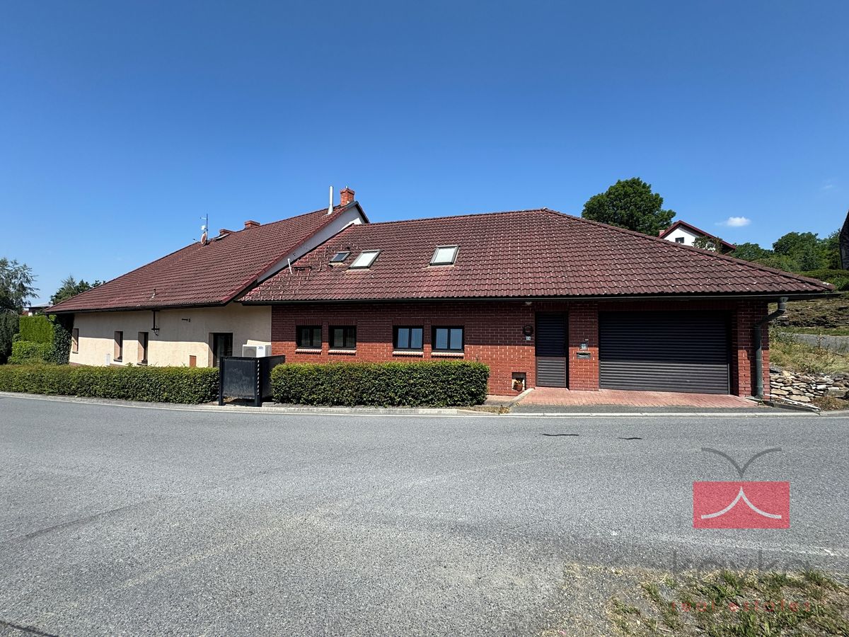 Prodej rodinného domu 286 m², pozemek 920 m² – fotografie 4