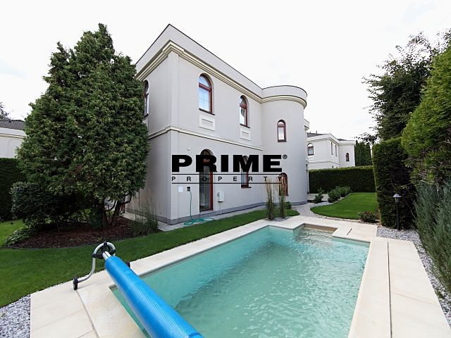 Pronájem rodinného domu 270 m², pozemek 484 m²
