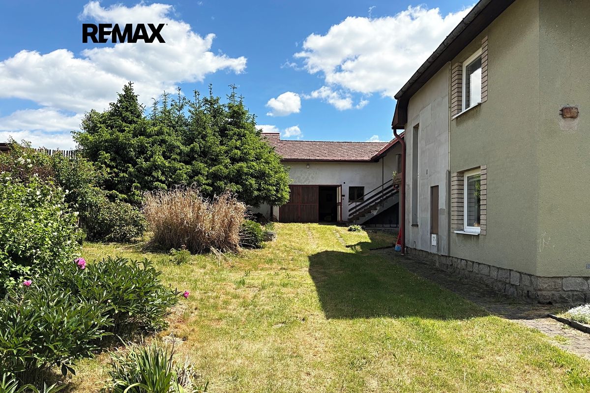 Prodej rodinného domu 240 m², pozemek 676 m² – fotografie 5