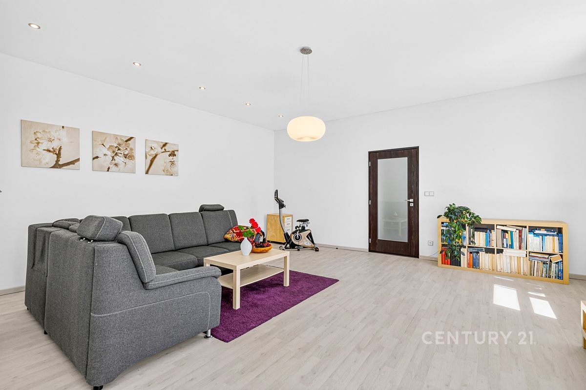 Prodej bytu 2+1 102 m² – fotografie 2