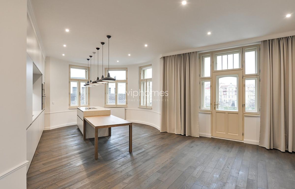 Pronájem bytu 4+kk 167 m²