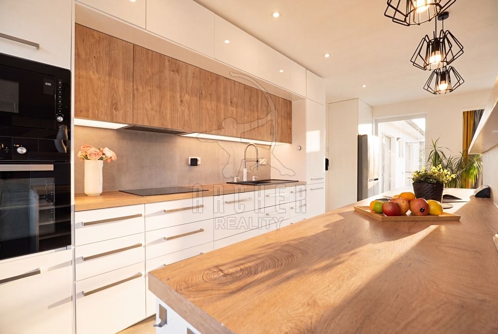 Prodej rodinného domu 174 m², pozemek 799 m² – fotografie 3