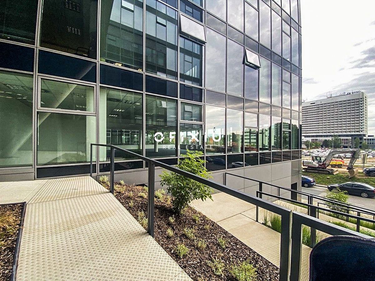 Pronájem kanceláře 500 m² – fotografie 2