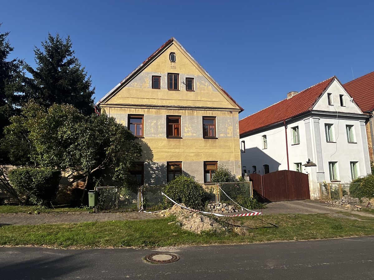 Prodej rodinného domu 300 m², pozemek 4658 m²