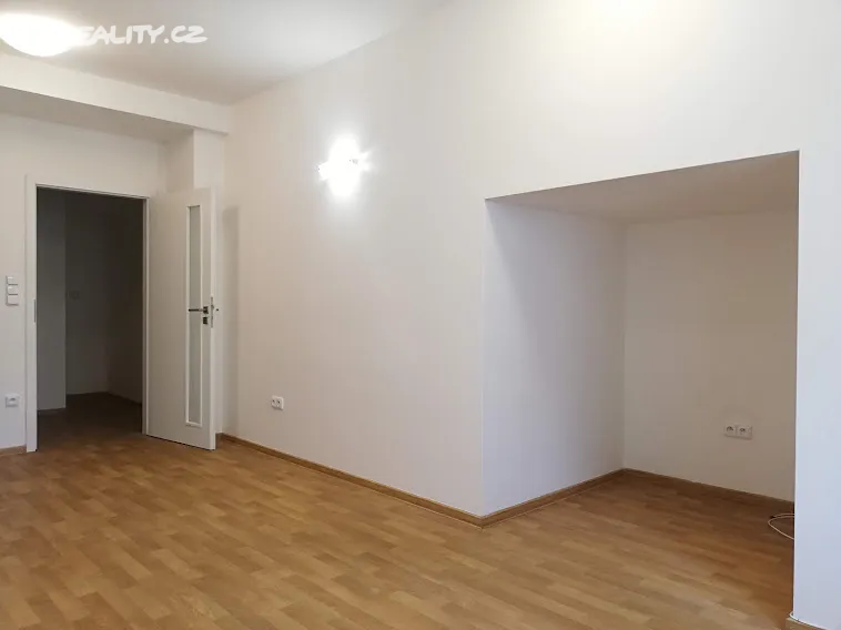 Pronájem bytu 1+kk 23 m² – pohled 5