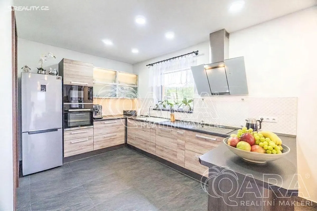 Prodej rodinného domu 180 m², pozemek 2181 m² – pohled 6
