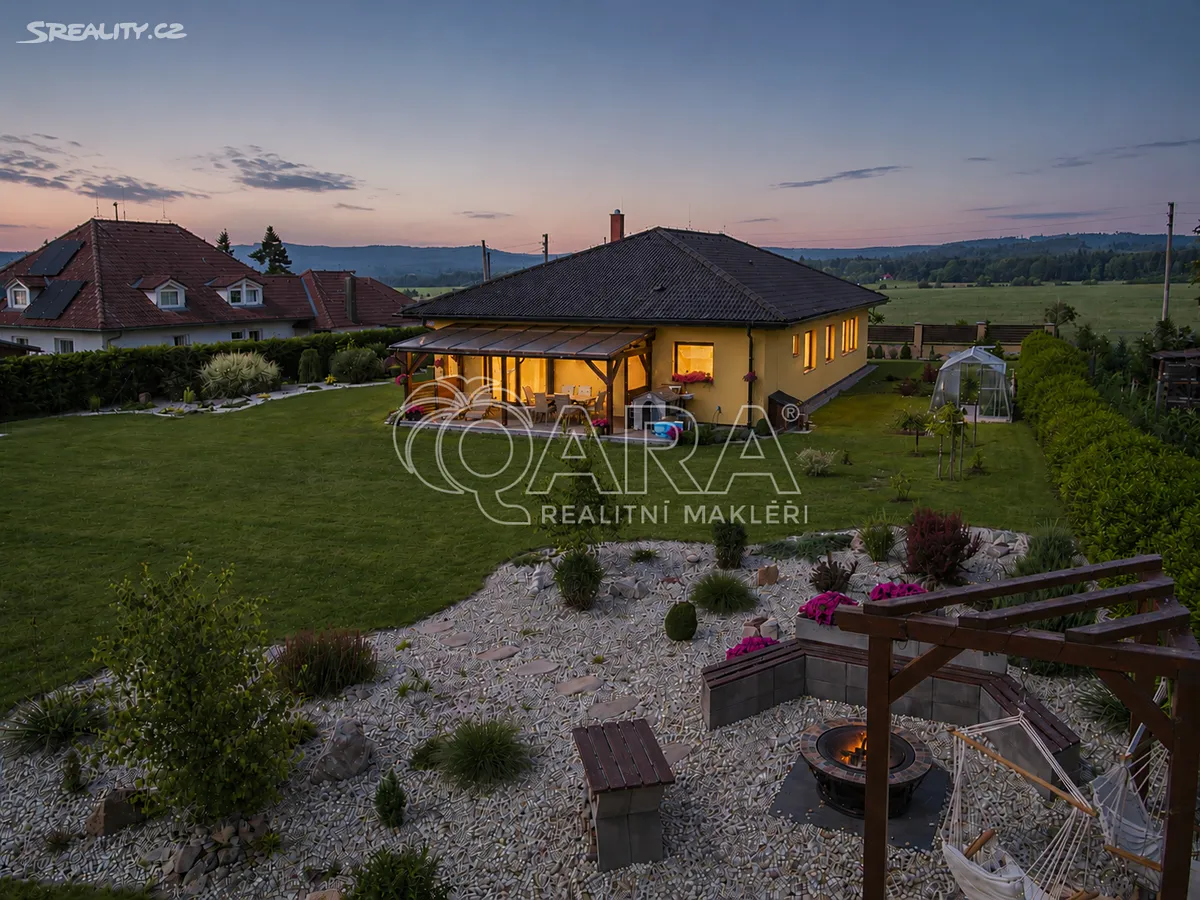 Prodej rodinného domu 180 m², pozemek 2181 m², Zalány
