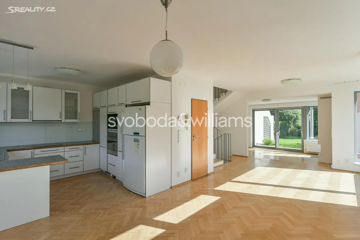 Pronájem rodinného domu 230 m², pozemek 578 m², Praha