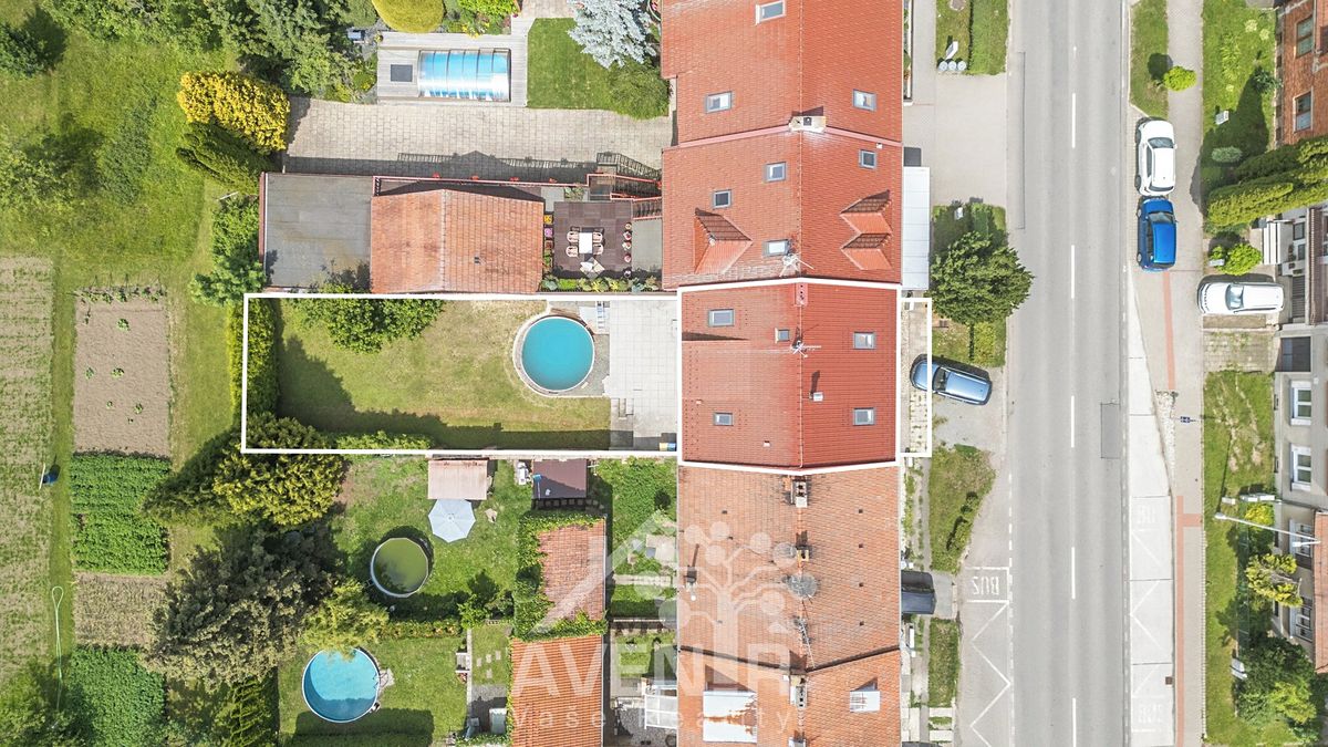 Prodej rodinného domu 268 m², pozemek 388 m² – fotografie 2