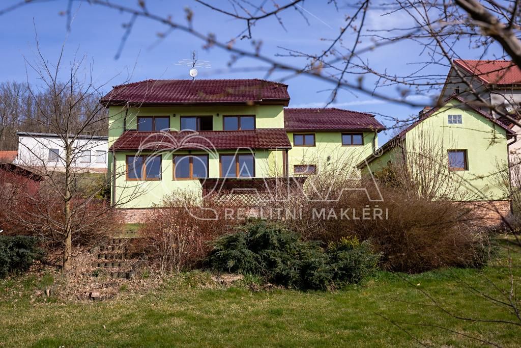 Prodej rodinného domu 255 m², pozemek 1409 m²