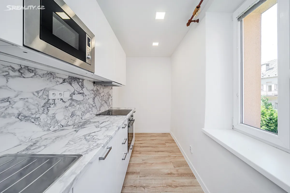 Pronájem bytu 1+1 38 m², Senovážná