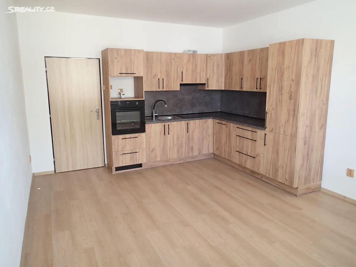 Pronájem bytu 3+kk 85 m² – pohled 2