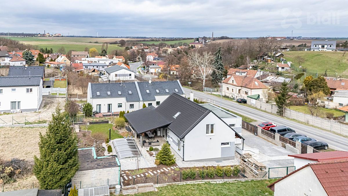 Prodej rodinného domu 318 m², pozemek 981 m² – fotografie 3