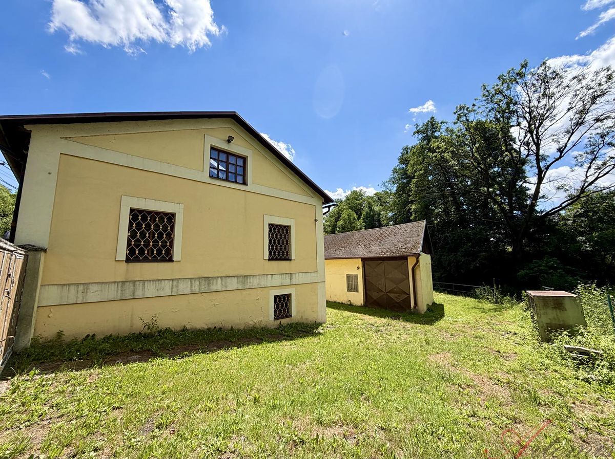 Prodej rodinného domu 400 m², pozemek 1470 m² – fotografie 3