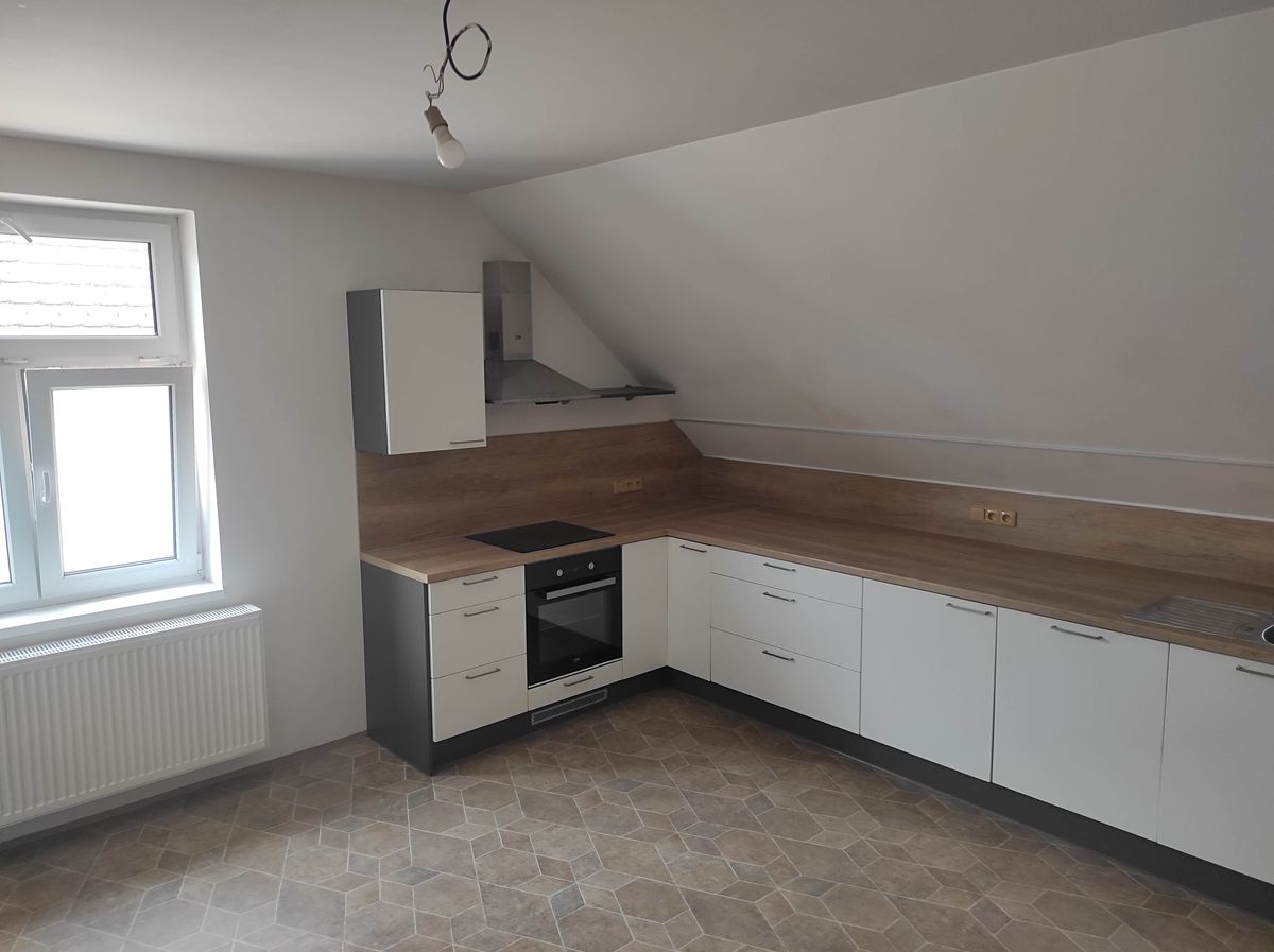 Pronájem bytu 4+kk 98 m²