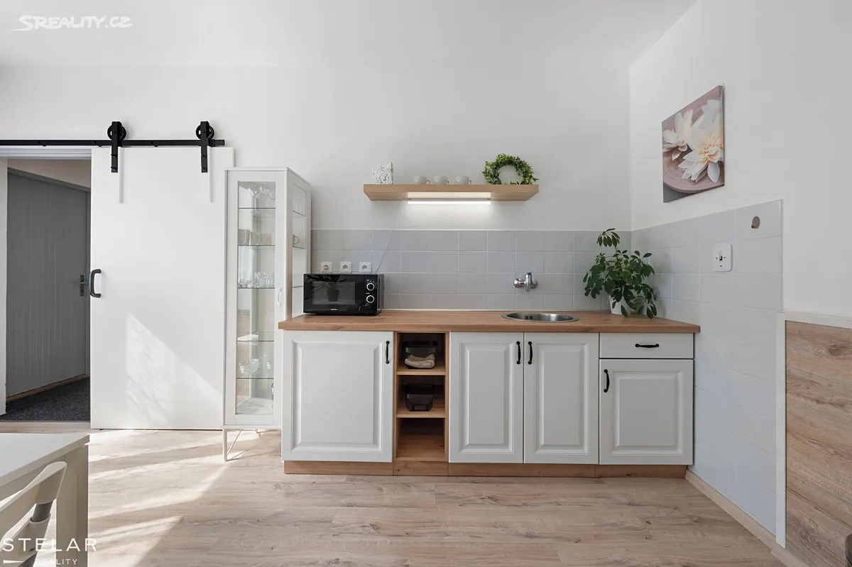 Prodej rodinného domu 220 m², pozemek 300 m² - Widok 2
