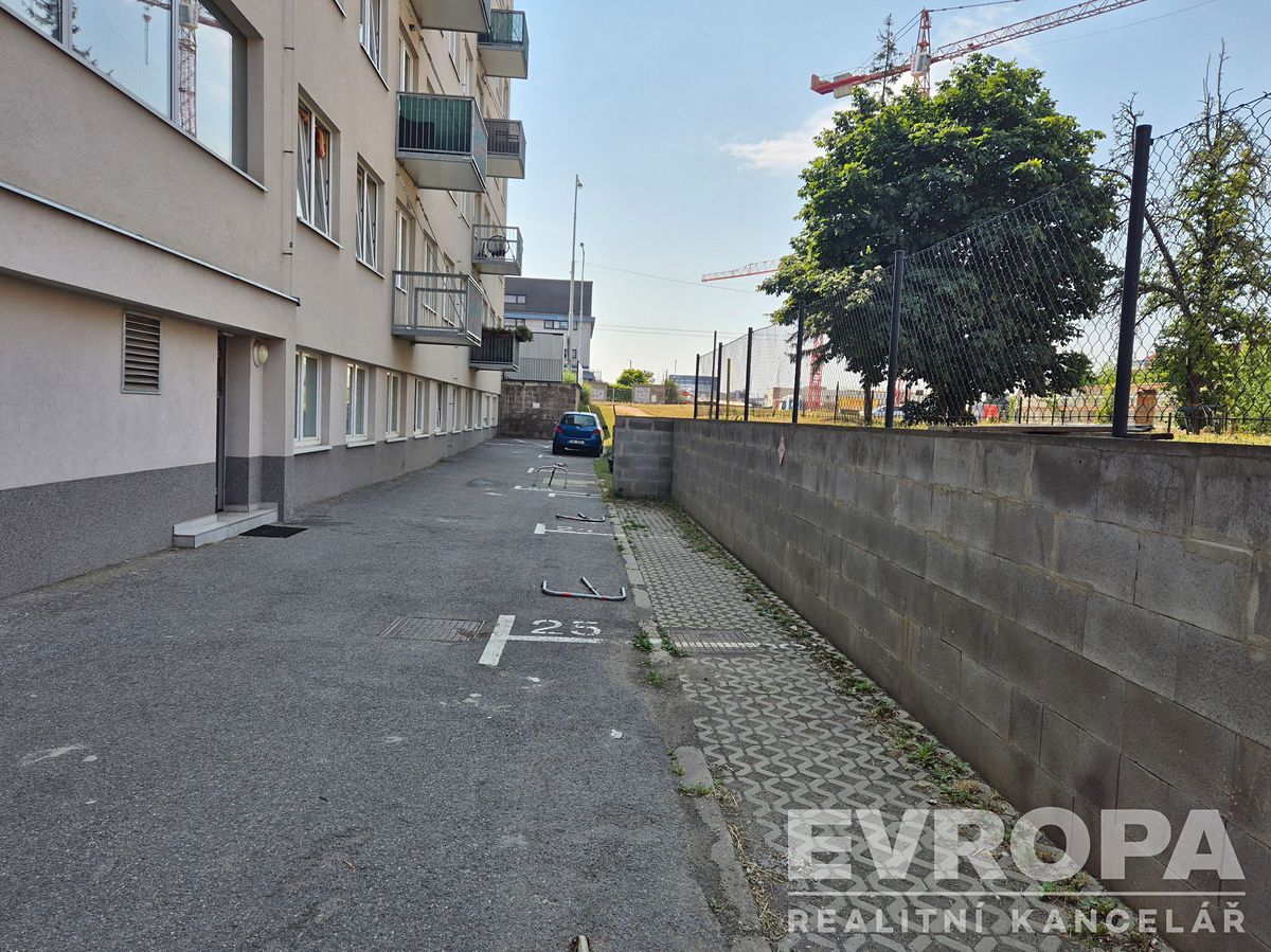 Pronájem garážového stání 14 m² – fotografie 2