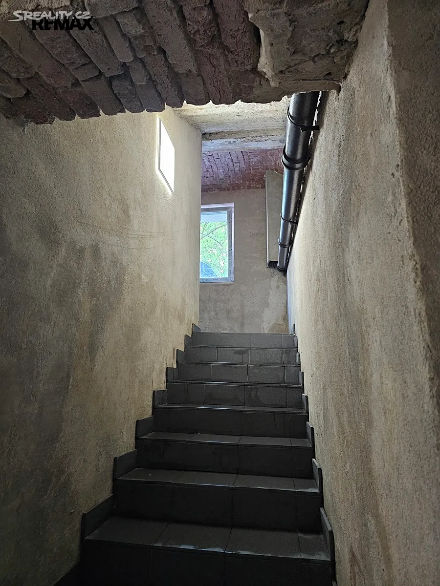 Pronájem obchodního prostoru 110 m² – pohled 4