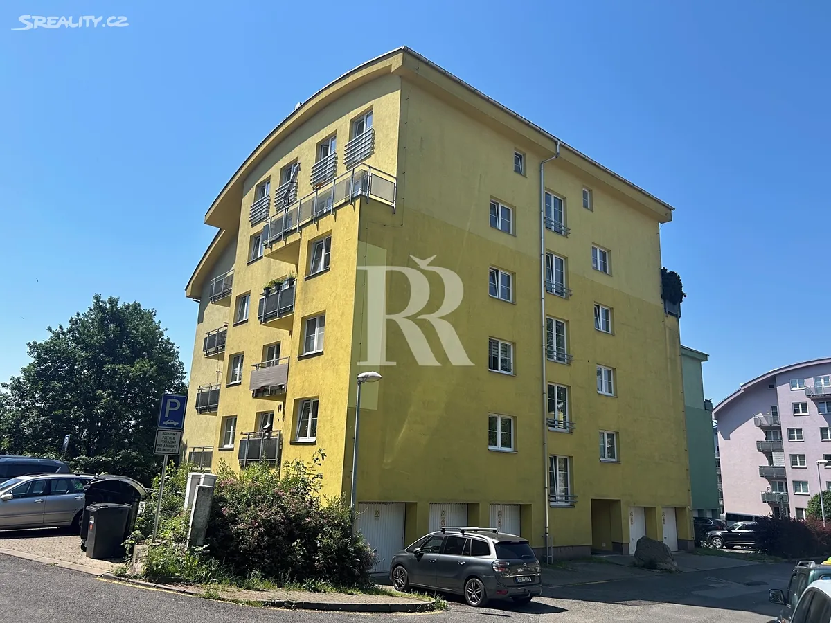 Pronájem bytu 3+1 82 m², Nádvorní