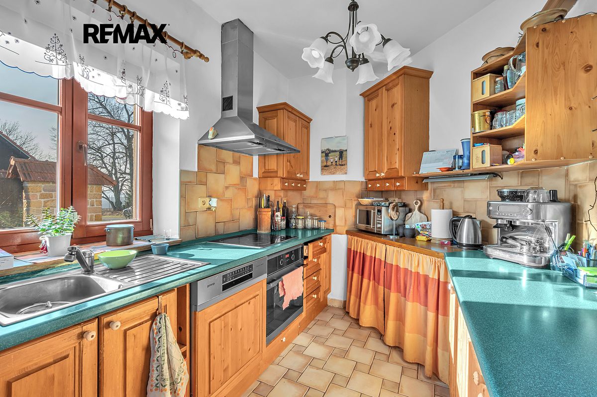 Prodej rodinného domu 226 m², pozemek 1791 m² – fotografie 2