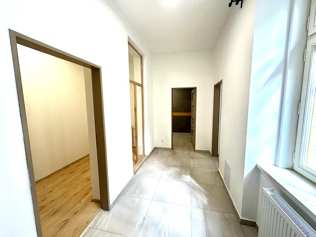 Pronájem bytu 2+kk 62 m² - Widok 2