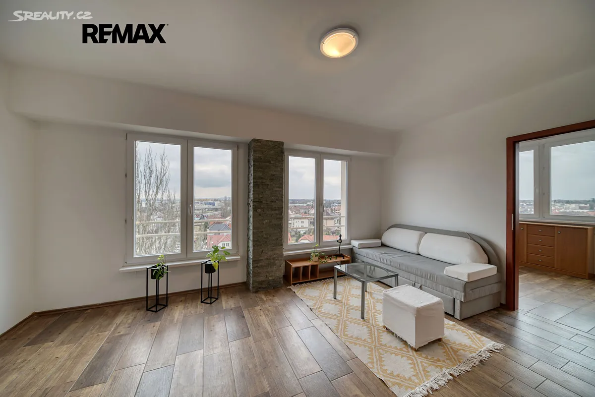 Pronájem bytu 3+1 58 m² – pohled 2