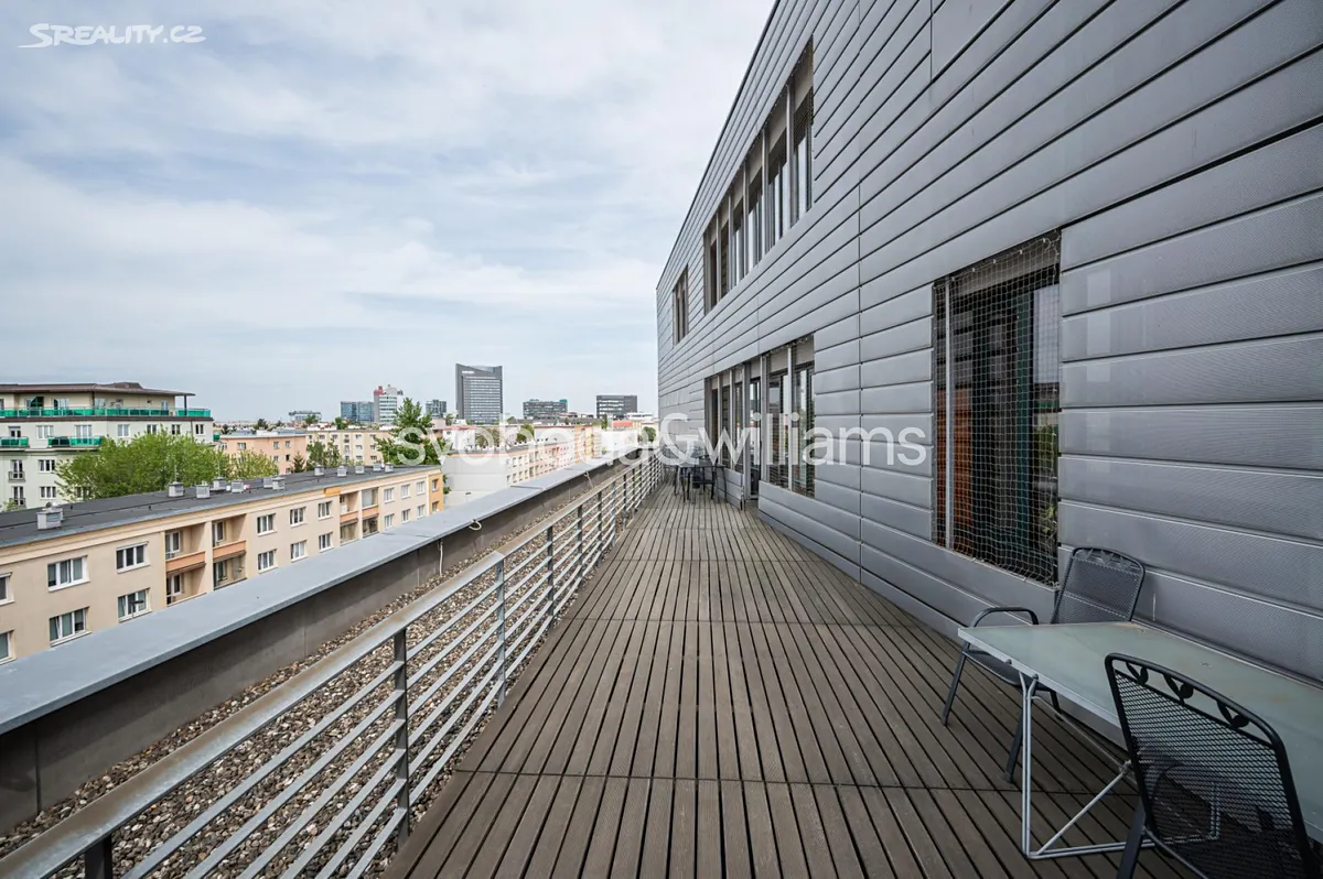 Pronájem kanceláře 322 m², Antala Staška