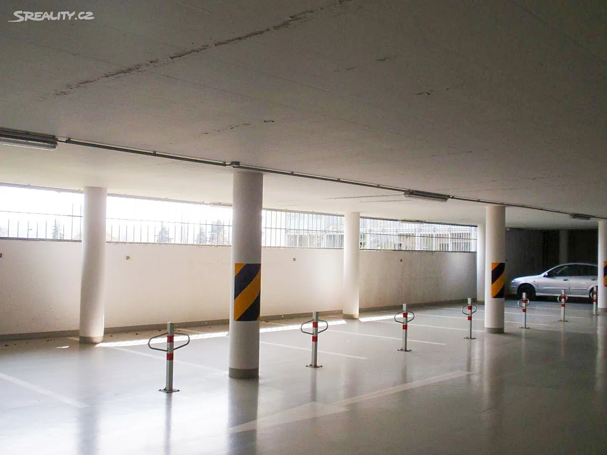 Pronájem garáže 12 m², Praha