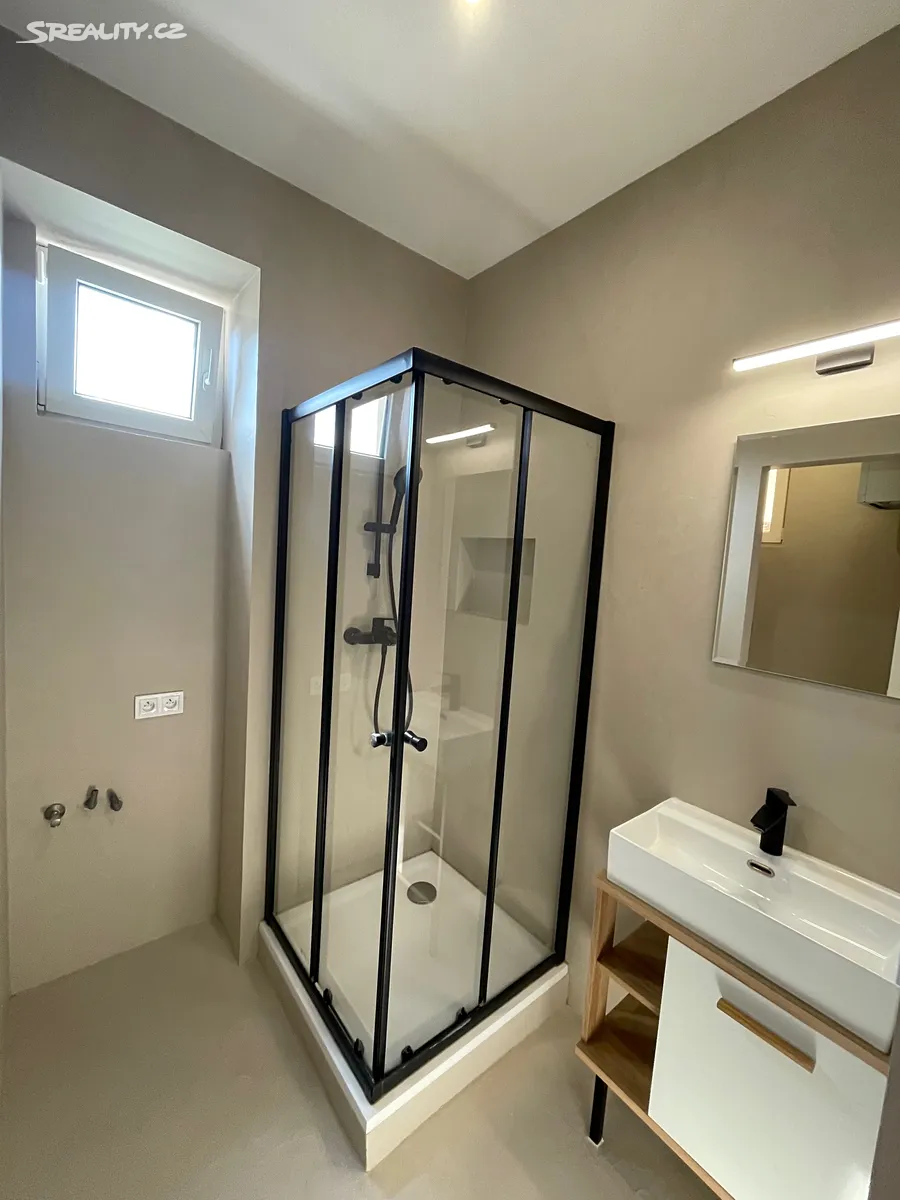 Pronájem bytu 3+kk 49 m² – pohled 3
