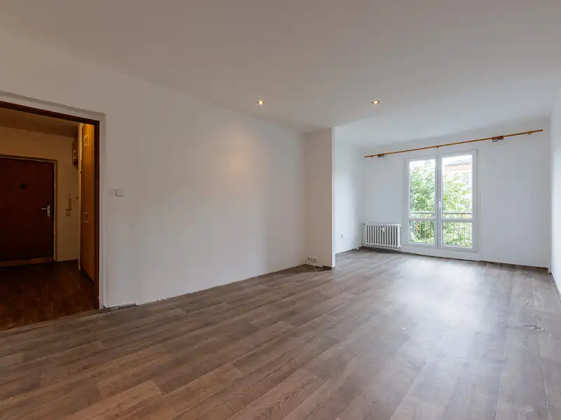 Pronájem bytu 2+1 57 m², Nová Role – náhled fotky 1