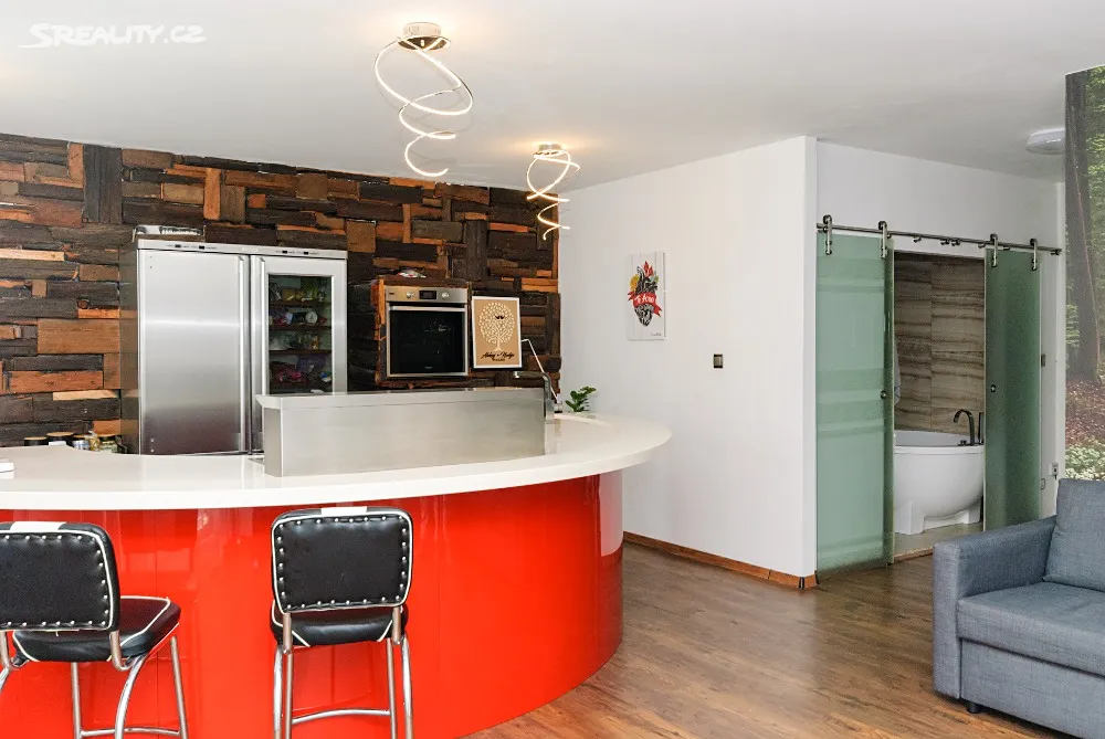 Pronájem bytu 2+kk 65 m² – pohled 2