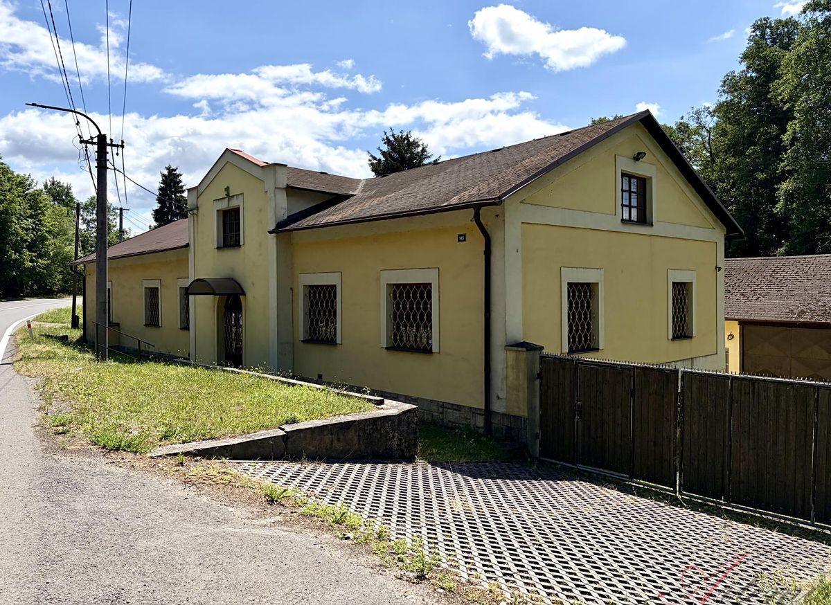 Prodej rodinného domu 400 m², pozemek 1470 m² – fotografie 2