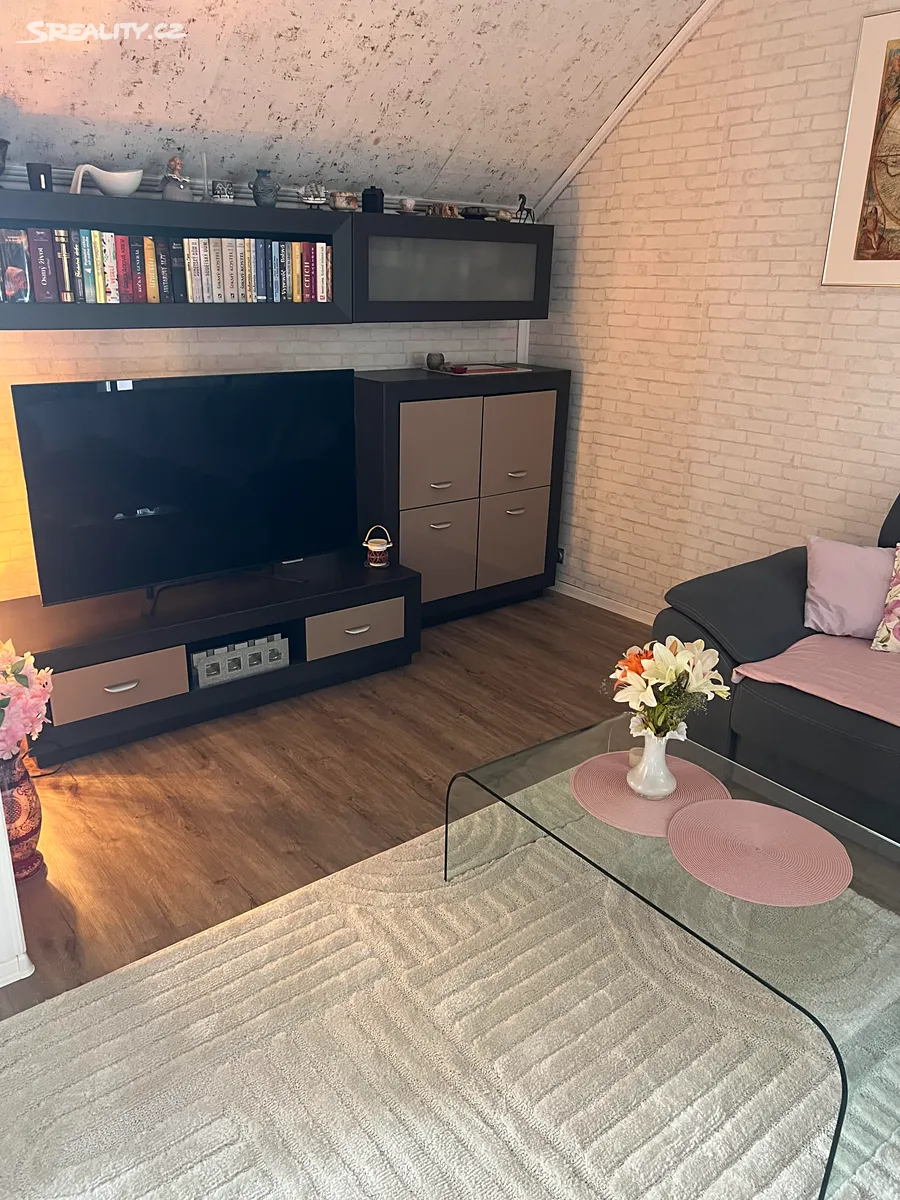 Pronájem bytu 3+kk 76 m², Nádvorní