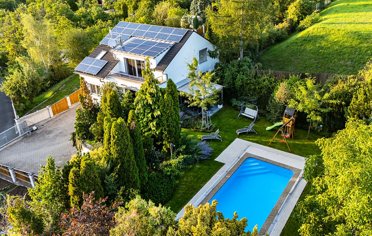 Prodej rodinného domu 223 m², pozemek 1552 m² – fotografie 2