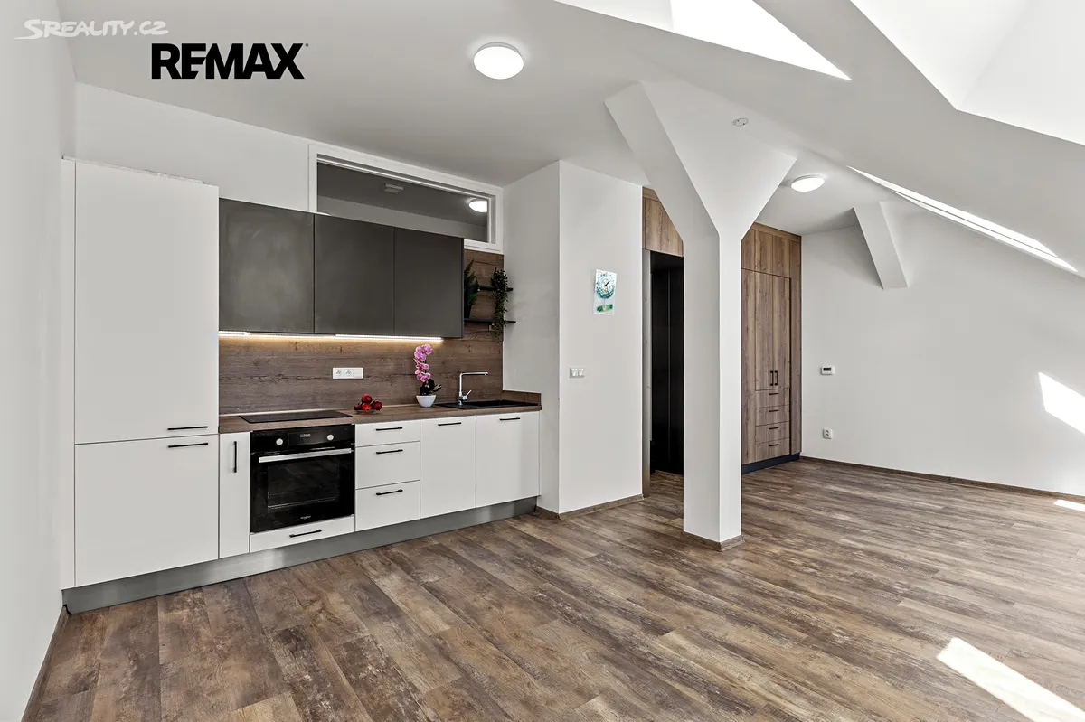 Prodej bytu 1+kk 43 m², Pardubice