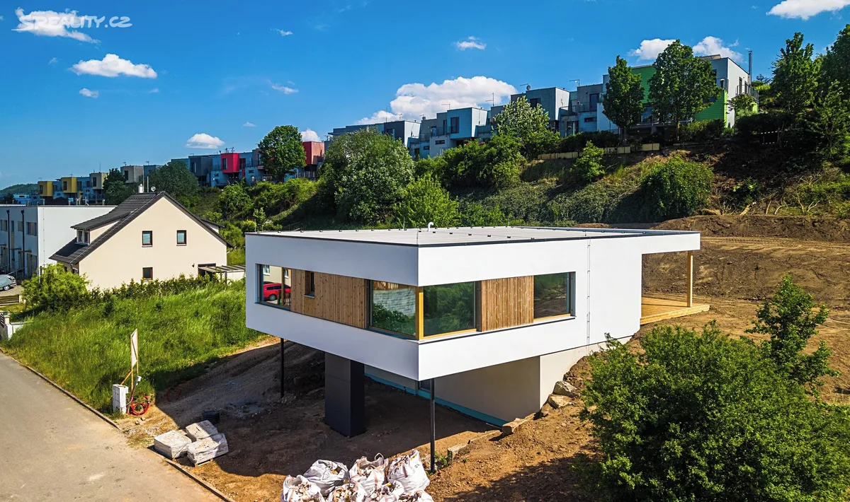 Prodej rodinného domu 180 m², pozemek 696 m² – pohled 2