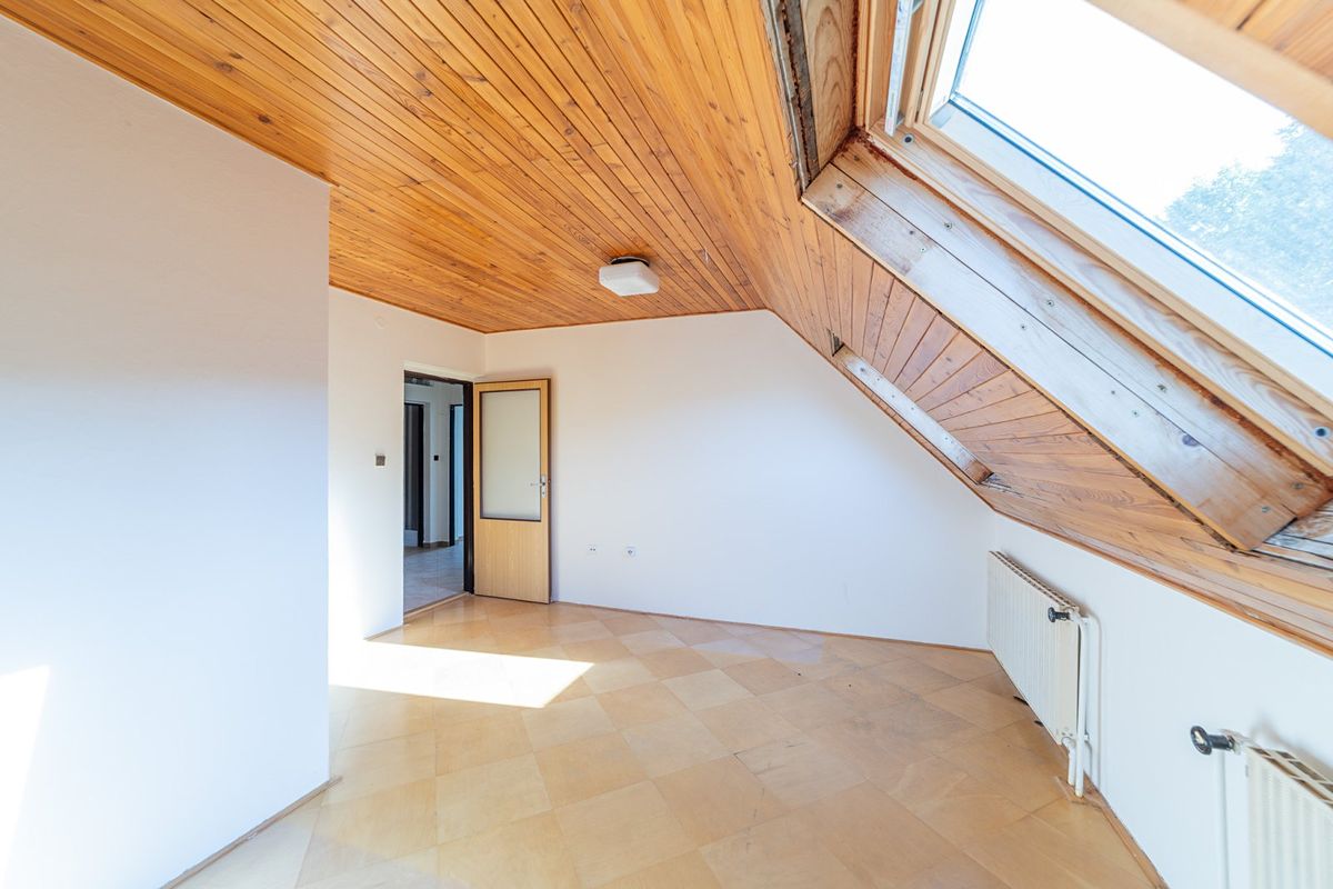 Prodej rodinného domu 333 m², pozemek 1095 m² – fotografie 5