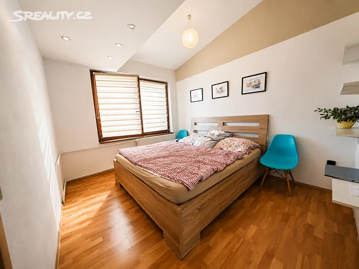 Prodej rodinného domu 220 m², pozemek 290 m² – další